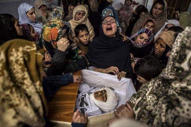 شہدائے اے پی ایس کے انصاف مانگنے والے غدار اور ملک دشمن جبکہ قاتل احسان اللہ احسان جی ایچ کیو کا شاہی مہمان
#Justice4APSKids 
@a_baittani 
@latifwaxirii 
@olCKhOj2VTvV03L 
@MehsudAbdul 
@RahimWazir5 
@ismatshahjehan 
@RehamKhan1 
@HamidMirPAK 
@GulBukhari