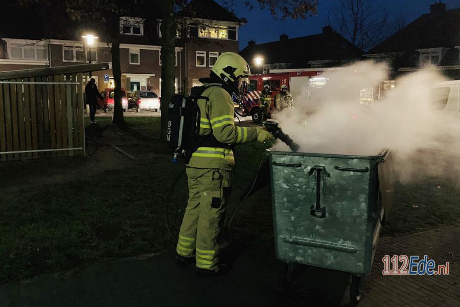 🚨 Brandweer blust brand in container bij basisschool De Zuiderpoort in #Ede 112.press/QtghcP 112Ede https://t.co/k6sEORv8qA