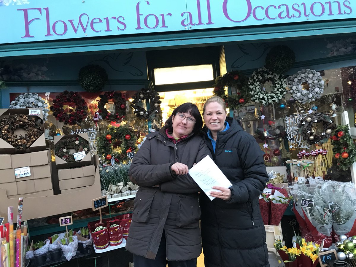 LighthouseEst's tweet image. A Big Thank You to Zoe and Jade of Floral Expressions and their Flower Arranging Group for their kind donation to our @ChristmasKirkby Appeal.
Lighthouse Estate Agents &amp;amp; Lettings
Your Established Family Run and Owned High Street Agent.