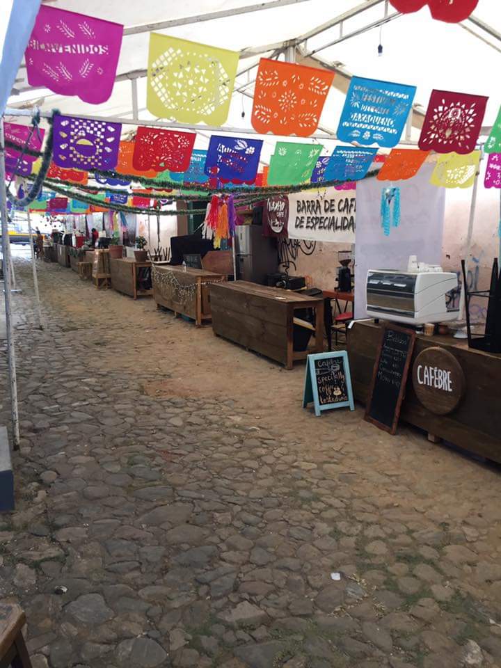 EfrainAragon_'s tweet photo. Quedan muchas experiencias por vivir en el segundo día del Festival del Café Oaxaqueño, ¿con este clima no se te antoja un delicioso café de especialidad?, ven al barrio de Jalatlaco, ¡estamos listos! https://t.co/vnTaT32OQe