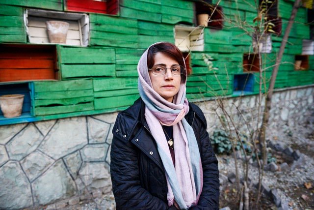 NickSotoudeh's tweet photo. #NasrinSotoudeh is in a prison in #Iran for defending the rights of others as a human rights lawyer. Now she's also on hunger strike for fellow political prisoner #FarhadMeysami, who is being denied access to proper medical care,
#FreeNasrin
#saveMeysami https://t.co/2xjsJZBmhK