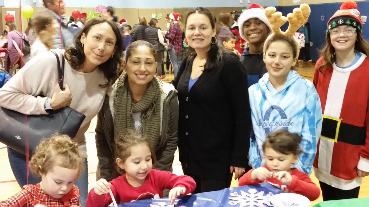 OSDDOCA1's tweet photo. Oceansiide DOCA/Kiwanis Holiday Happenings 2018 is in full swing! Complete with crafts, cookie decorating, a gingerbread house contest, pictures with Santa, horse drawn wagon rides, O'side Fire Dept. safety, singing with the chorus &amp; more...Join us!! @OSchoolsPR @OceansideKiwans https://t.co/dIBLSxO4n8