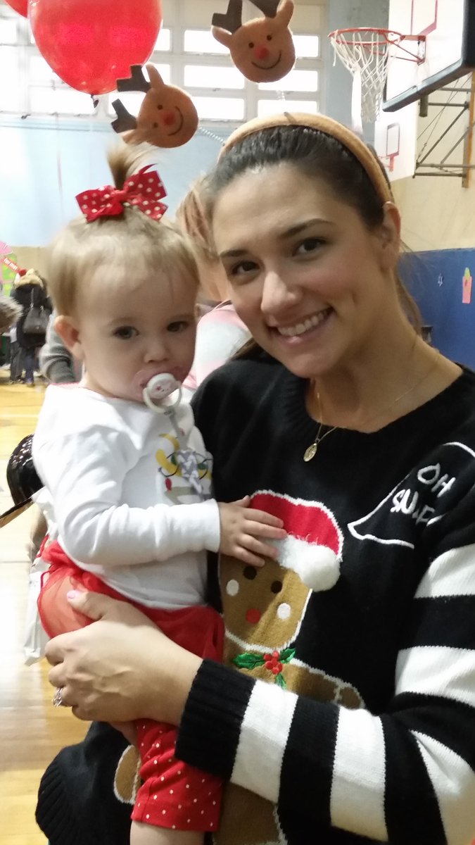 OSDDOCA1's tweet photo. Oceansiide DOCA/Kiwanis Holiday Happenings 2018 is in full swing! Complete with crafts, cookie decorating, a gingerbread house contest, pictures with Santa, horse drawn wagon rides, O'side Fire Dept. safety, singing with the chorus &amp; more...Join us!! @OSchoolsPR @OceansideKiwans https://t.co/dIBLSxO4n8