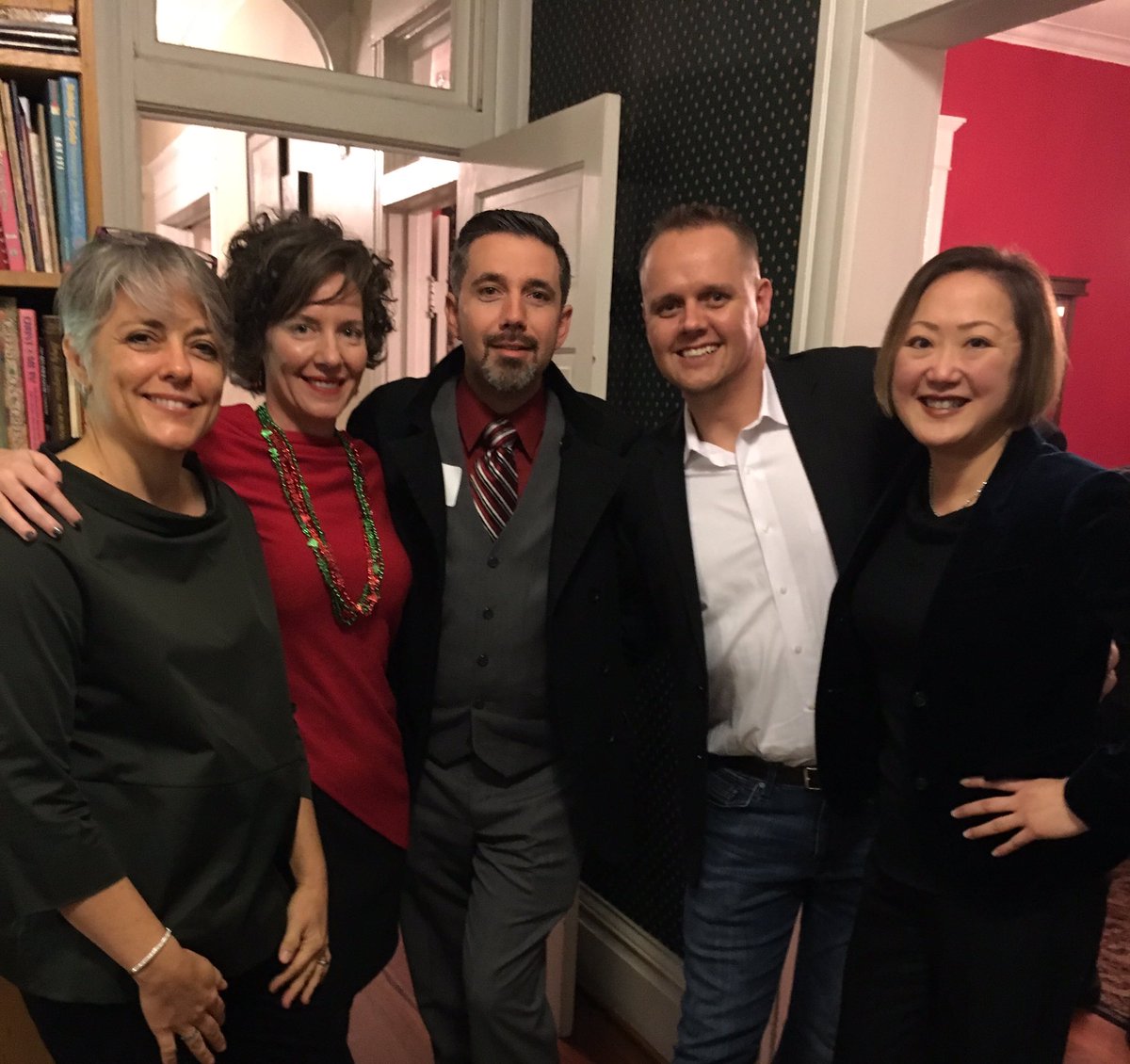 GraceYung1111's tweet photo. "''Tis the season...for velvet jackets!" Holiday party at Mayor Parker's home. #velvetjackets #happyholidays https://t.co/uirtJMtgTL