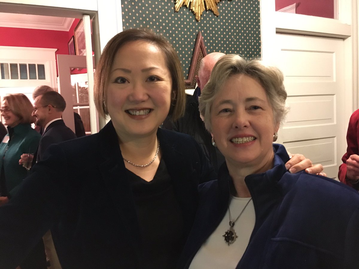 GraceYung1111's tweet photo. "''Tis the season...for velvet jackets!" Holiday party at Mayor Parker's home. #velvetjackets #happyholidays https://t.co/uirtJMtgTL