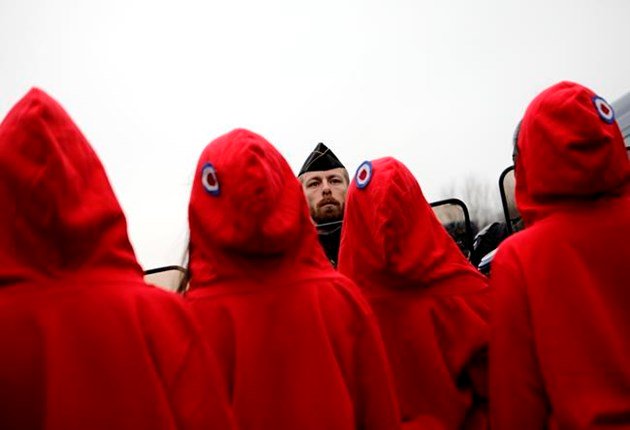 Tear gas on Champs-Elysees but fewer Paris protesters seen bit.ly/2R1JGBD https://t.co/0DeqAOKbRh