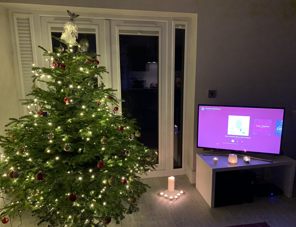 kimothen's tweet photo. Hi, my name is Kim, and I’m addicted to candles. 😊@KanoaLiving @FloCandles @Rituals @EditandOak @Idahoshop 🔥🎄🏔🌅🎁💝❤️ #hygge #home #presentwrappingtime https://t.co/whI7qHgnal