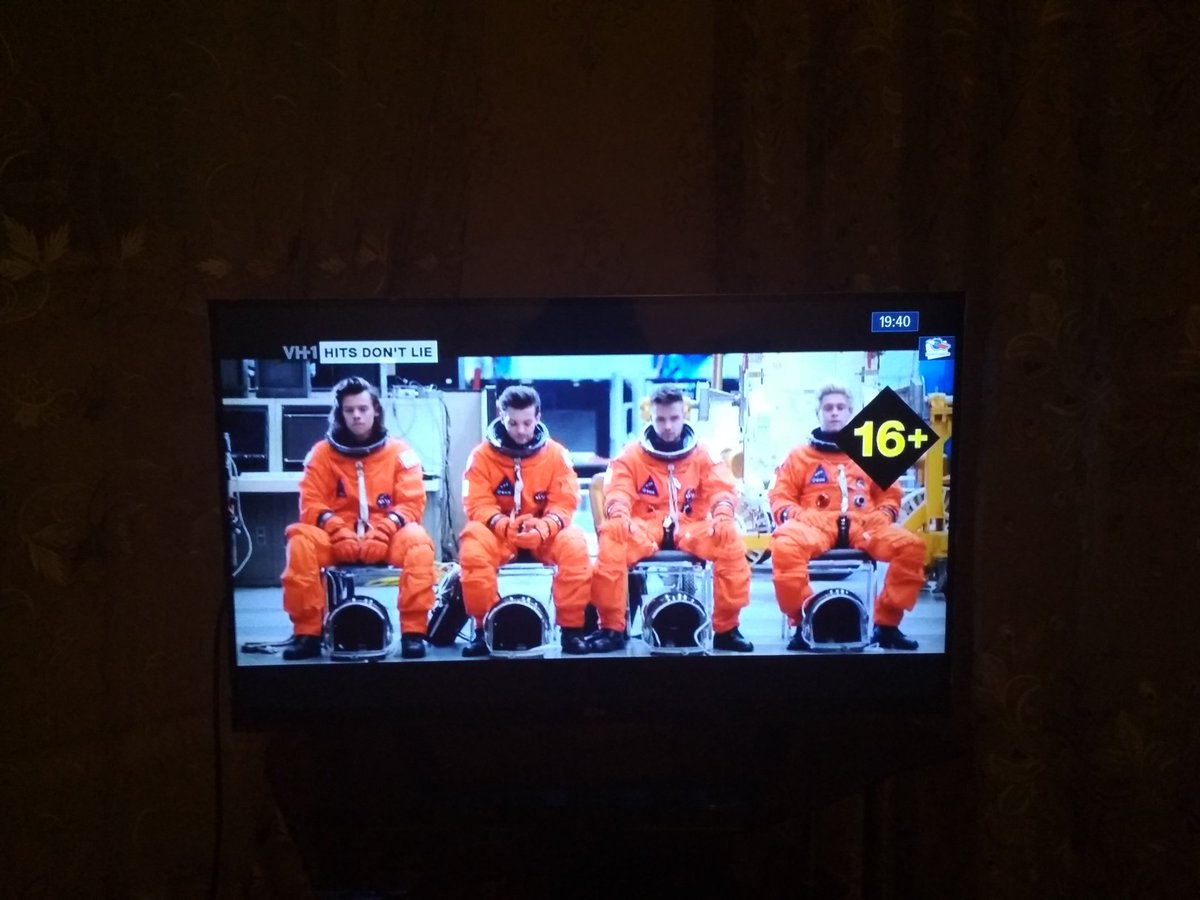 Killjoy4ever1D's tweet photo. Не понимал как я скучаю по ним пока не увидел клип😭😭😭❤️
#IMissYouOneDirection https://t.co/EFY0Y54JCd