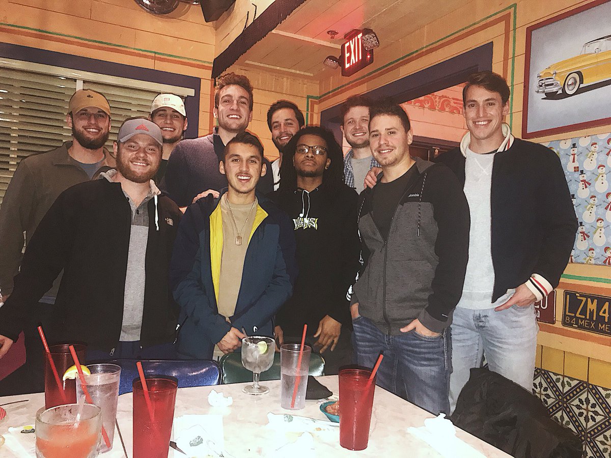 SouthHM10's tweet photo. Not too bad of a night with the boys 😎 #gradparty #brews @ChristianZCasto https://t.co/7IqDjgBPgo