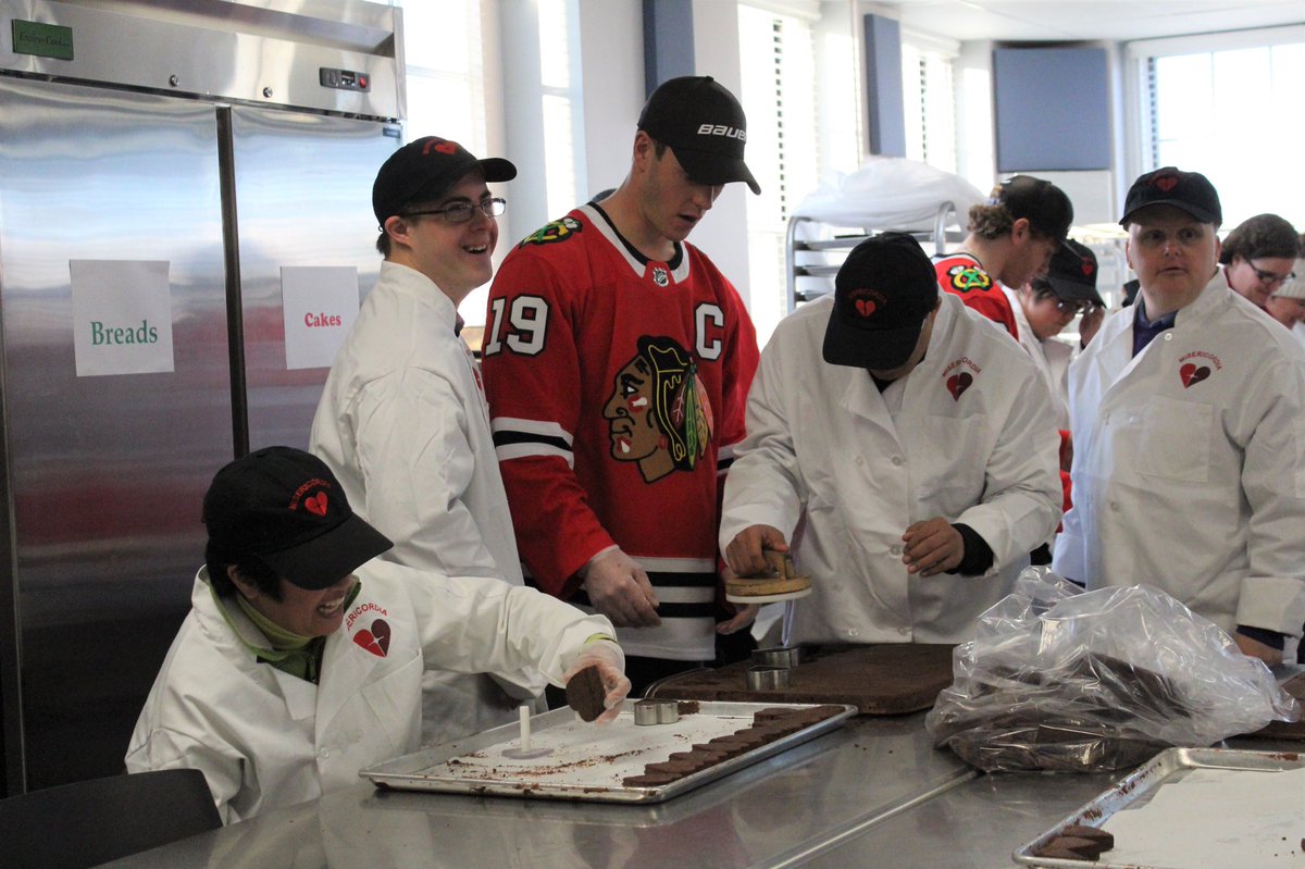 heartofmercy's tweet photo. Please RT!! Last week our dear friends @JonathanToews &amp; @88PKane lent a hand and their hockey sticks to volunteer in the @MisBakery!! Thanks to @BauerHockey for setting this up. #MisericordiaCommunity #TheGameIsAGift @NHLBlackhawks https://t.co/javGHsNOVc