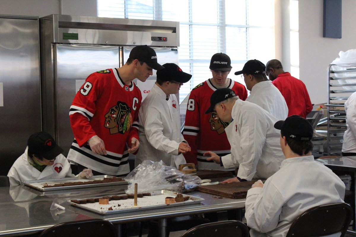heartofmercy's tweet photo. Please RT!! Last week our dear friends @JonathanToews &amp; @88PKane lent a hand and their hockey sticks to volunteer in the @MisBakery!! Thanks to @BauerHockey for setting this up. #MisericordiaCommunity #TheGameIsAGift @NHLBlackhawks https://t.co/javGHsNOVc