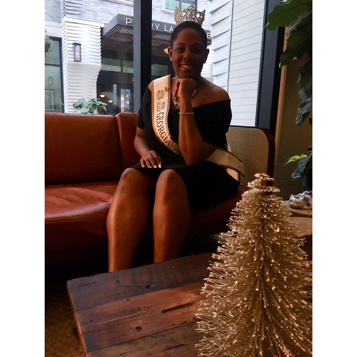 PowerhouseAP's tweet photo. Late nights, early mornings. I do it all for the community because it’s so much bigger than me. It’s so much more than just a crown 👑 #MBGUSAM #MissBlackGeorgiaUSAmbassador #MissBlackGeorgia #TheCrownedLife https://t.co/hV2rstWERP