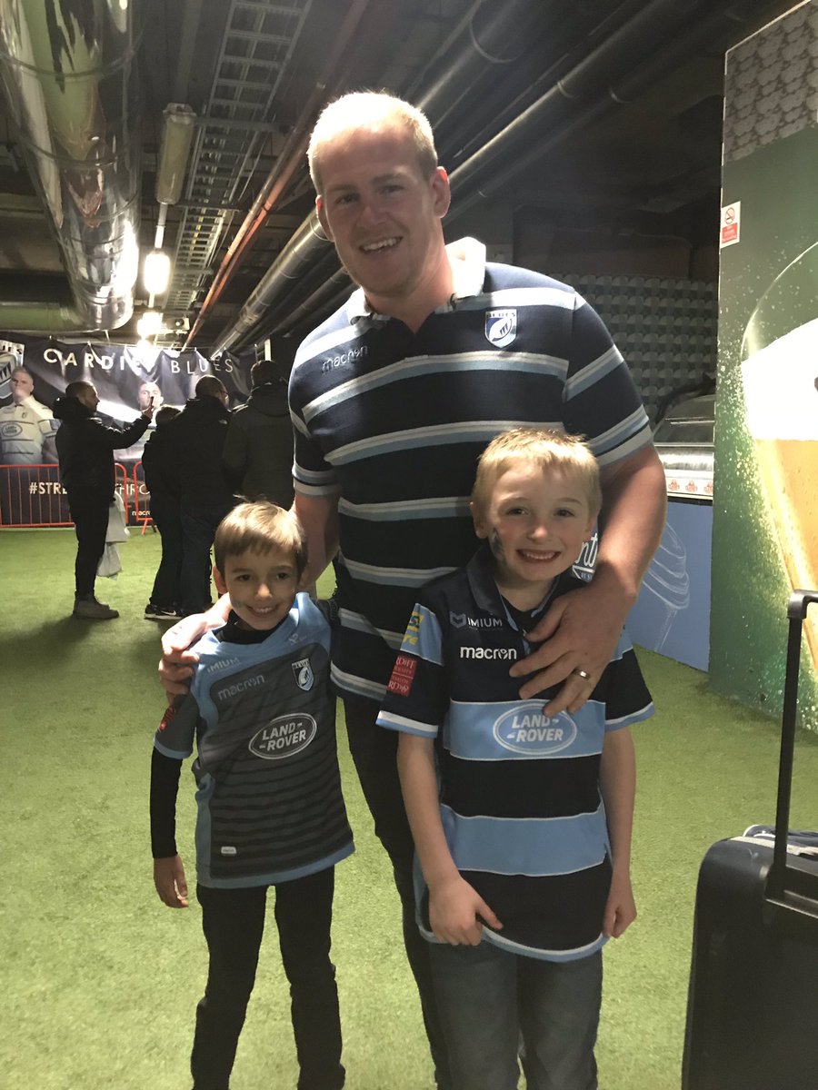 Despite the weather and the result the boys still loved the match today. Desperate to get photos with the players. Keep making dreams for the kids #ChampionsCup #Futureblues <a href="/cardiff_blues/">Cardiff Blues</a> <a href="/Saracens/">Saracens Rugby Club</a> <a href="/sasshop/">Sarah Hopkins</a> <a href="/ERChampionsCup/">Jean-Pierre Lux</a>