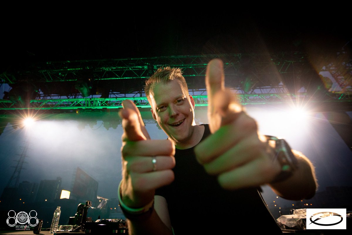asot's tweet image. Hey you there, have you voted for your #FutureFavorite already?☝️😁 astateoftrance.com/futurefavorite @rubenderonde #ASOT894