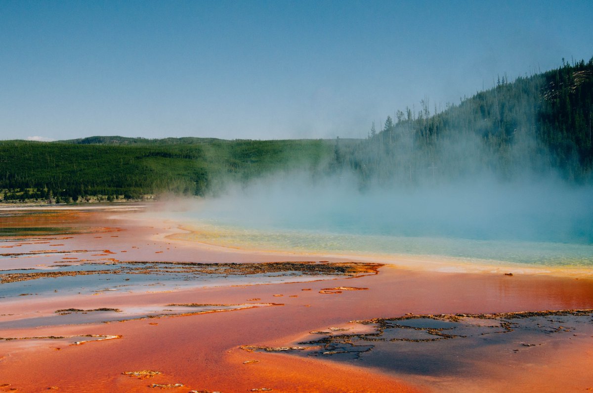 WhslWarranties's tweet photo. Can you name this #geothermal feature located in the first ever #NationalPark? Have you ever #RVed here? https://t.co/oIHpbri6fh