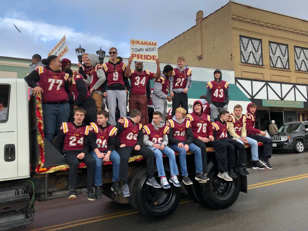 grahamgmen's tweet photo. Graham High School was well represented in the Bluefield, Virginia Christmas Parade this morning. #GrahamPride https://t.co/IH8BTmNr0c