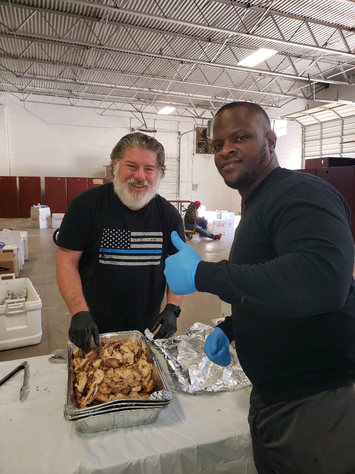 DPA #Double6CookTeam doing what they do COOK WITH CARE.... Thank you <a href="/SantaCops/">Santa Cops</a> and all the volunteers who make Christmas dreams come true 🌲