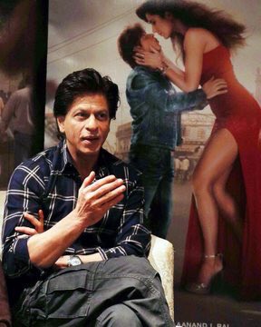 SRKCHENNAIFC's tweet image. Pics: @iamsrk in Taj Lands End, Mumbai during interviews for #Zero⁠ ⁠⁠ ⁠ promotions two days ago! 

#6DaysToZero ⁠ ⁠