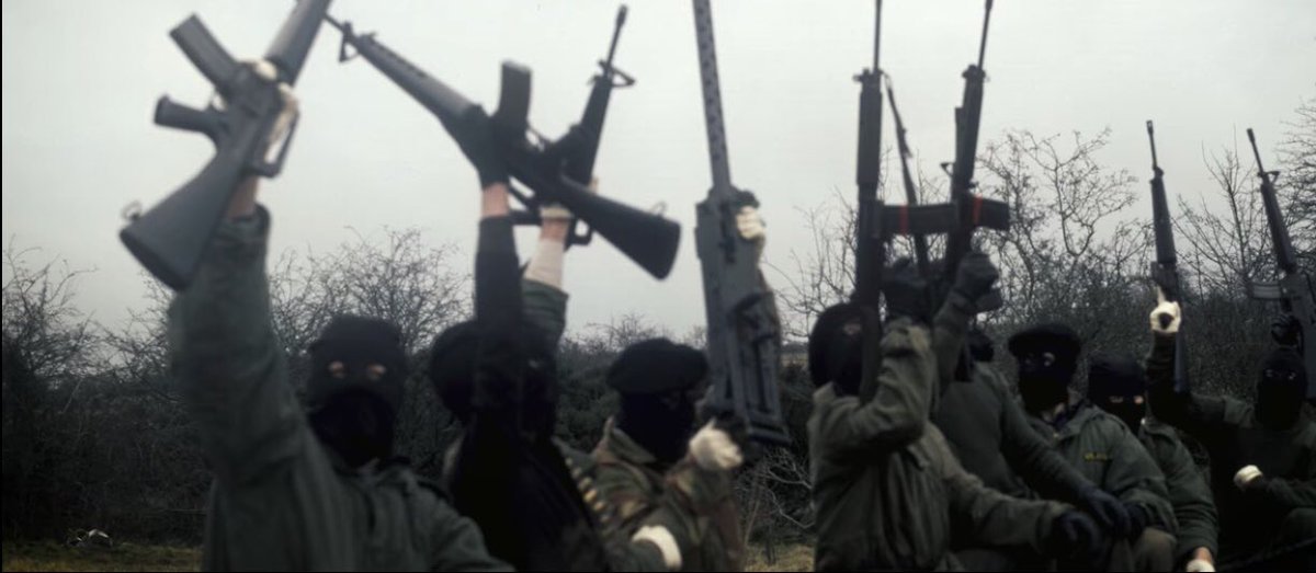 nukezz_x's tweet photo. When holding a AR in the air is to mainstream https://t.co/VyHbw6d33j