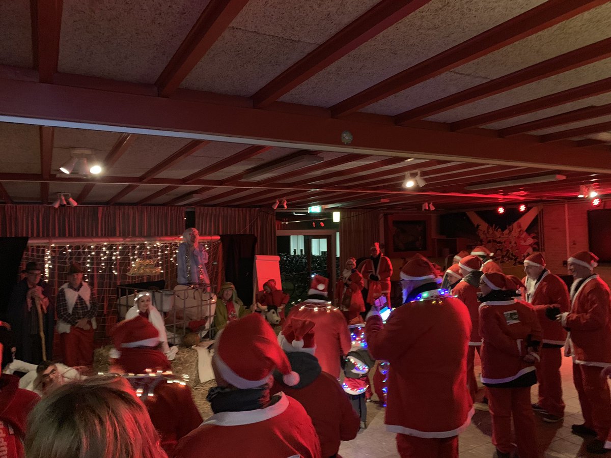 advangee's tweet photo. Gezellige drukte bij de levende Kerststal bij @BeerseBoys als onderdeel van de route van het #kerstpakkenparkoers. Mooi initiatief voor het goede doel; ALS en Parkinson! Complimenten voor de organisatie. https://t.co/jyIgcB9Sv2