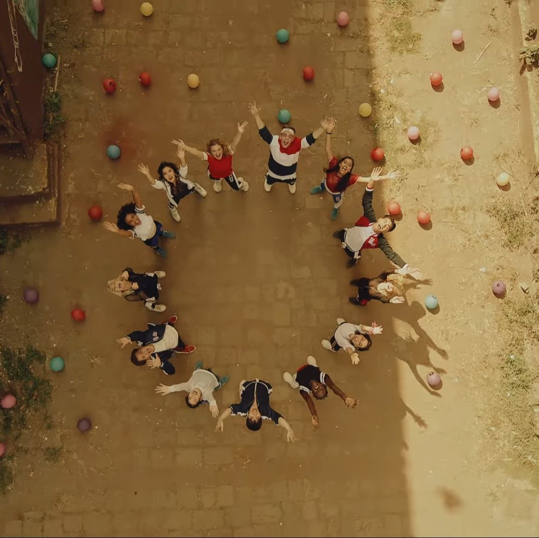 UnitedKnow's tweet photo. @NowUnitedMusic Tá um hino de clipe

#HowWeDoItMusicVideo https://t.co/Izrk6caG16