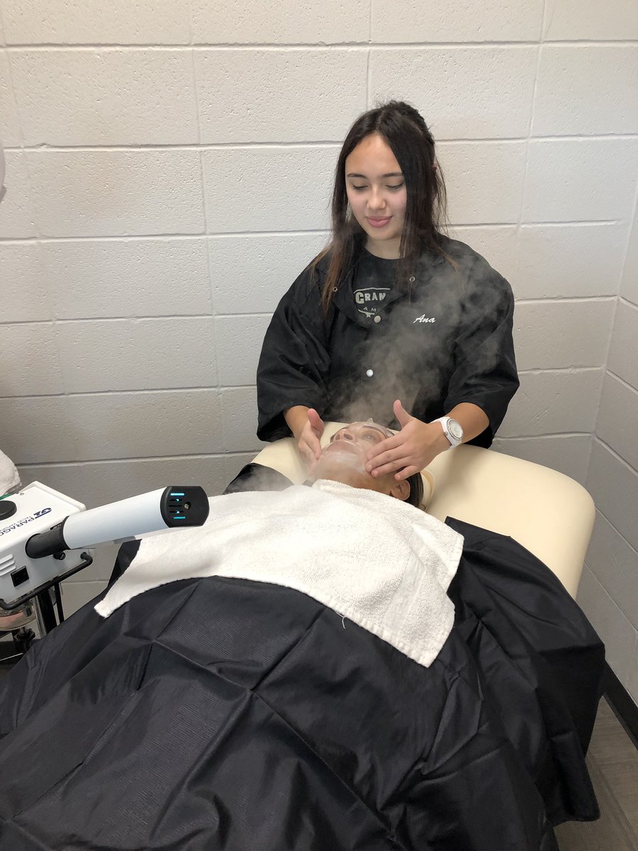 CainCosmo's tweet photo. Our Salon Saturday is off to a great start!! The Cain Family are enjoying their services https://t.co/0nKqdLxr3Q