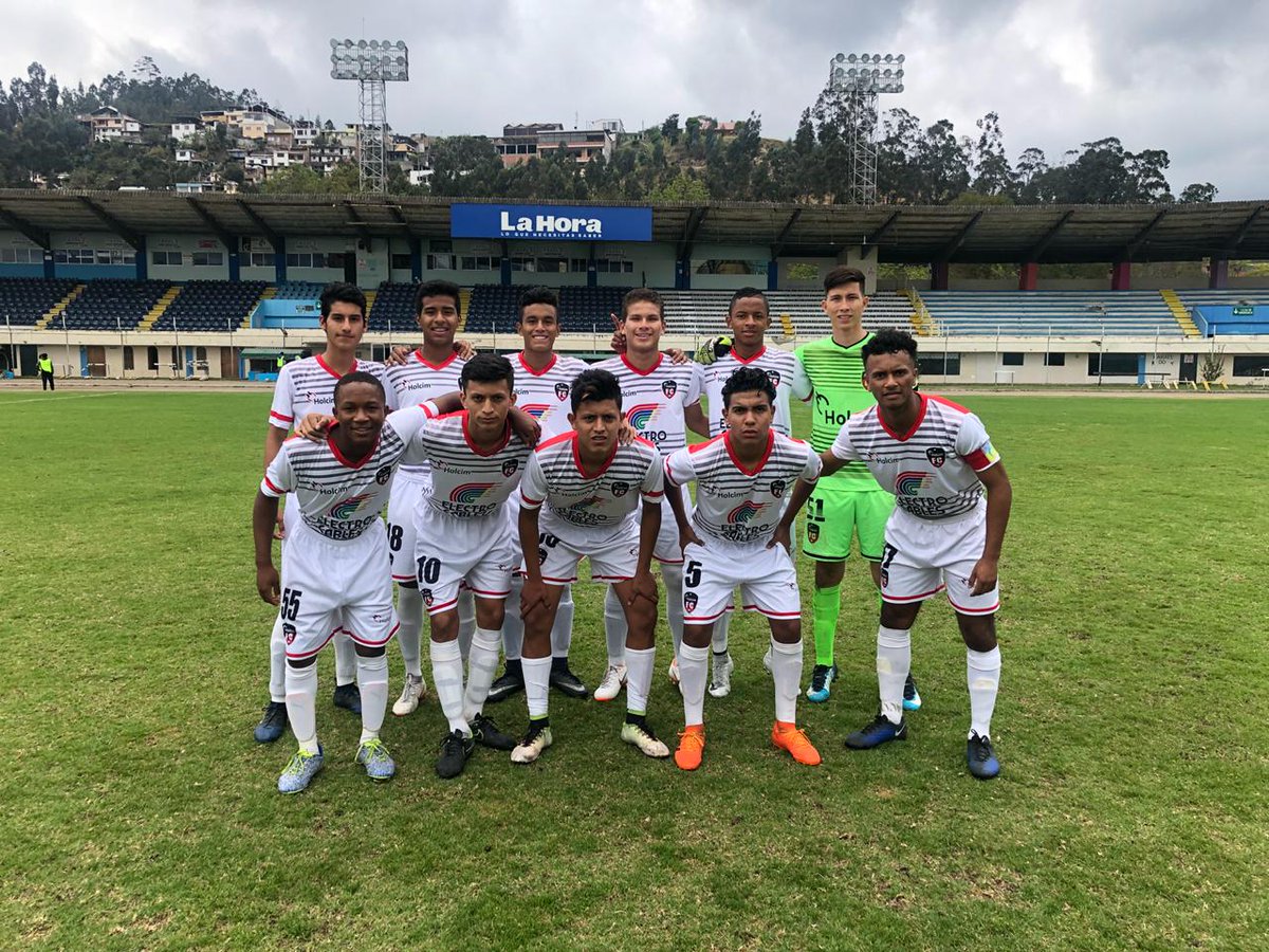 NotiFutbol_GYE's tweet photo. #RocafuerteFC CAMPEÓN 2018 🔴⚫

Felicidades al cuadro de Rocafuerte FC campeón en la Categoría Sub 17 🏆👏 https://t.co/UBcIWENWYD