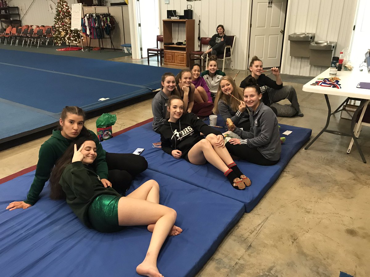 MandyBHS's tweet photo. Meet prep. Competition starts at 3! https://t.co/HZRVNpo5zJ