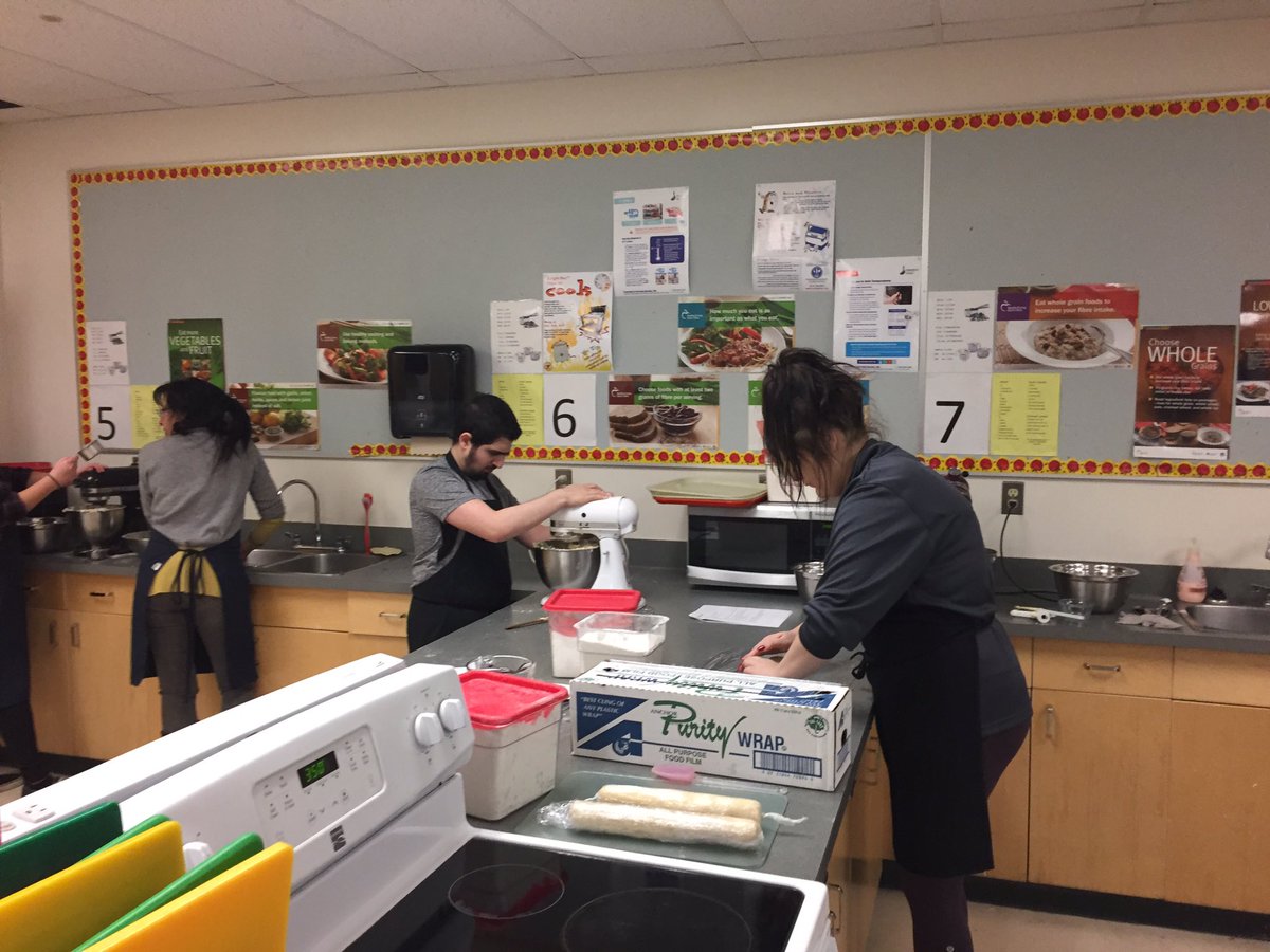 melazerte's tweet photo. Lots happening this morning @melazerte !! #HelpingHampers #ThomElniskiTourney #WingsOfProvidence https://t.co/SeYXznFL9m
