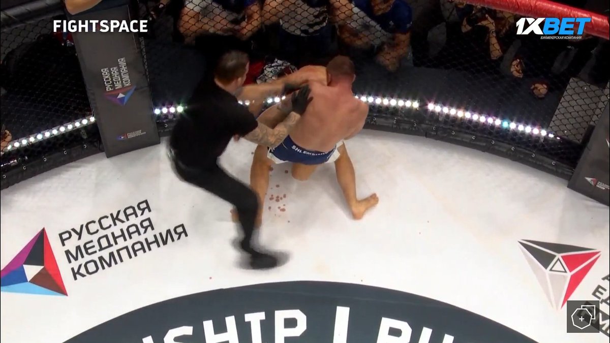 BrMassami's tweet photo. Alexandr Shlemenko sub. Jonas Billstein in 2nd round at RCC promotion in Yekaterinburg, Russia
#rcc #mma #russia #shlemenko https://t.co/tjcWCs3f7s