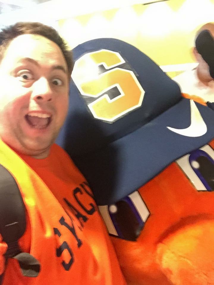 JAnderson4414's tweet image. Why do I want go Orange in Orlando? I’m a proud @SyracuseU and @NewhouseSU alumni, @usairforce veteran, and work with military and veterans every day. It would be an honor to celebrate that connection with @SyracuseOVMA and to say hello to this guy again! #CuseForTroops