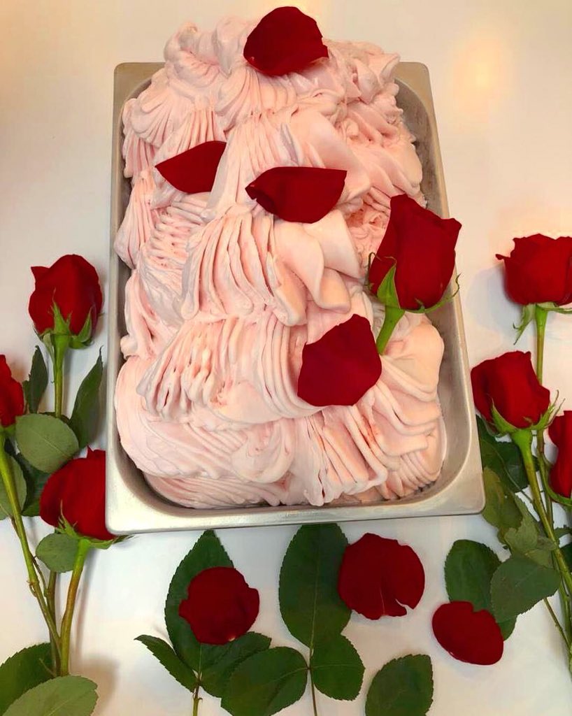 thegelatocone's tweet photo. Balla Rose🍦🌹.
.
.
.
#gelato #icecream #food #italy #chocolate #gelateria #instafood #sweet #like #weed #yummy #italia #dessert #eat #gelatoartigianale #foodie #london #gelatoitaliano #highsociety #biscotti #love #follow #gelatoart #gelatotime #desserttable #photoshoot #favorite https://t.co/fta7PhTmUv
