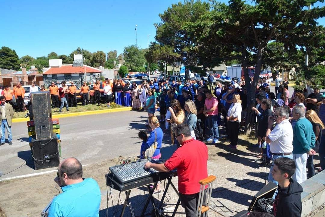 MuniViedma's tweet photo. 🌞INAUGURAMOS LA TEMPORADA DE VERANO 2018/19 #Viedma #ElCóndor
Presentamos la agencia vial, entregamos importantes proyectos a la junta vecinal, desfilaron las instituciones y anunciamos la presentación de Nompalidece👍
Enterate de todas las novedades ➡️ https://t.co/znOBYtm3G4 https://t.co/3b9yuZZYGB