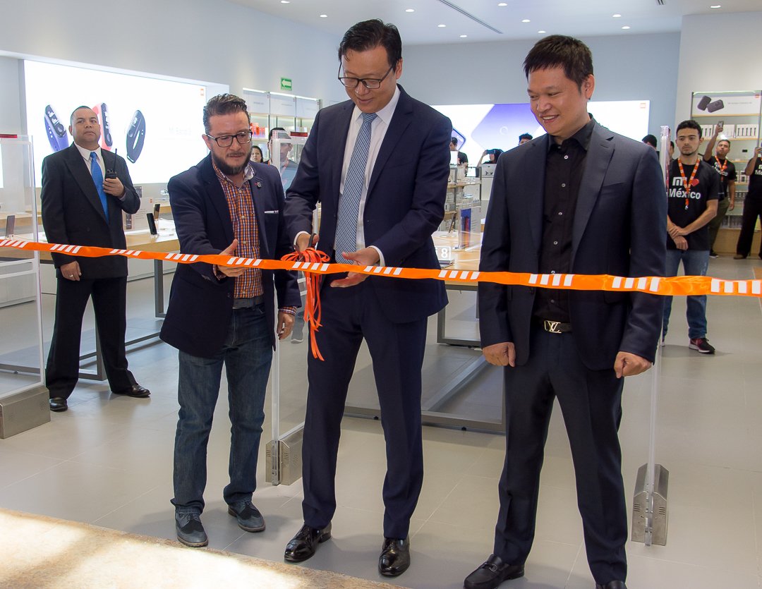 XiaomiMexico's tweet photo. Gracias a todos por acompañarnos en la inauguración de nuestra #MiStoreMexico.
🔄 Si ya fueron a visitar nuestra tienda.
#MiLovesMexico.
Más: https://t.co/Sotg2Av3XZ https://t.co/YhDpuvjAd7