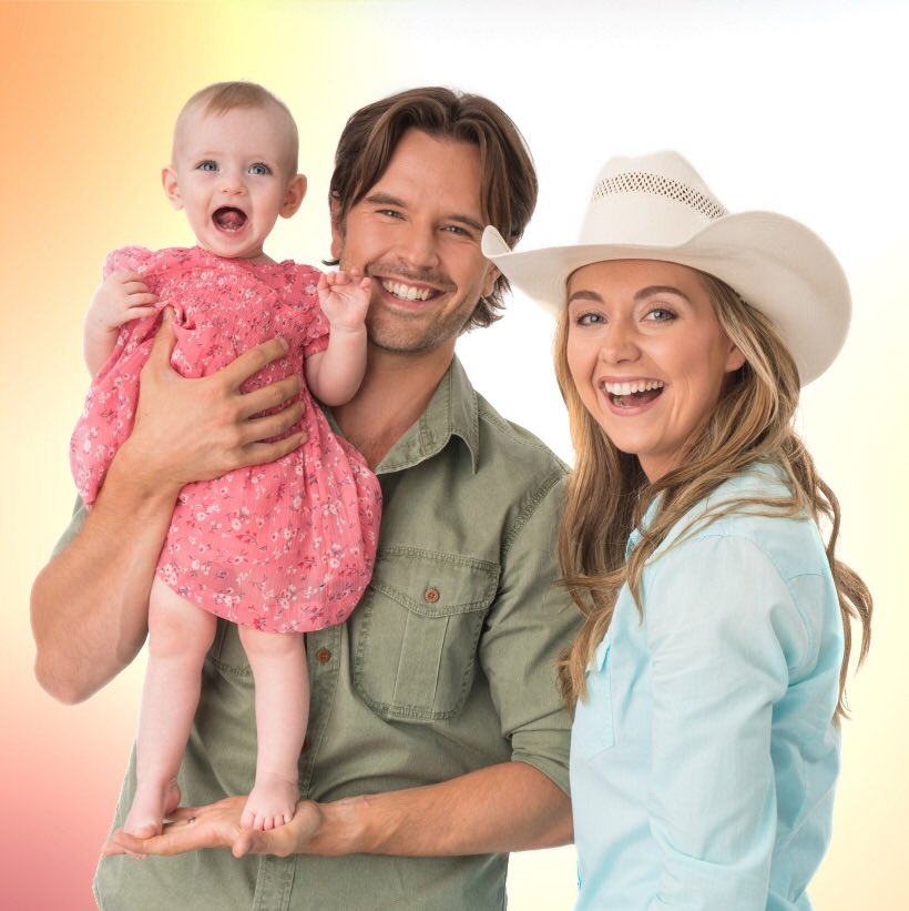 X 上的Amber Marshall：「#TyAndAmy and baby make three! 22 days and counting...  #HLSeason12 #TeamAm #Heartland https://t.co/1n5vVS6c7d」 / X