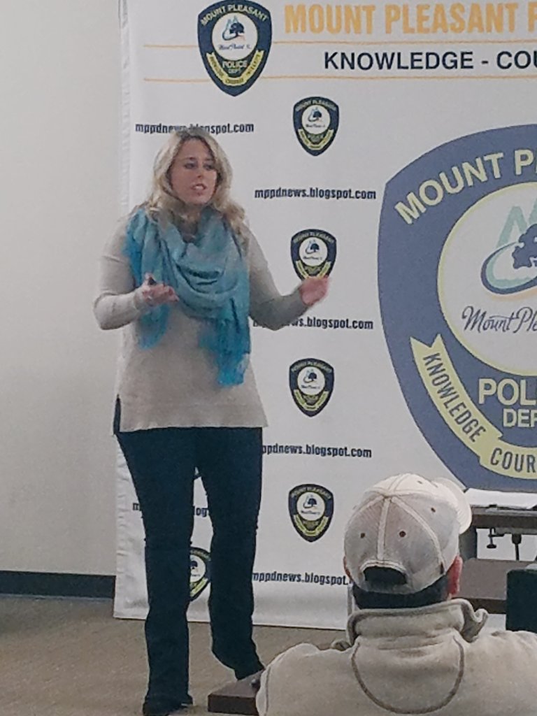 MPPDWinstead's tweet image. Wonderful community training event  held by The Charleston Center and Wake Up Carolina at the MPPD. #THEFIRSTSTEPPROGRAM