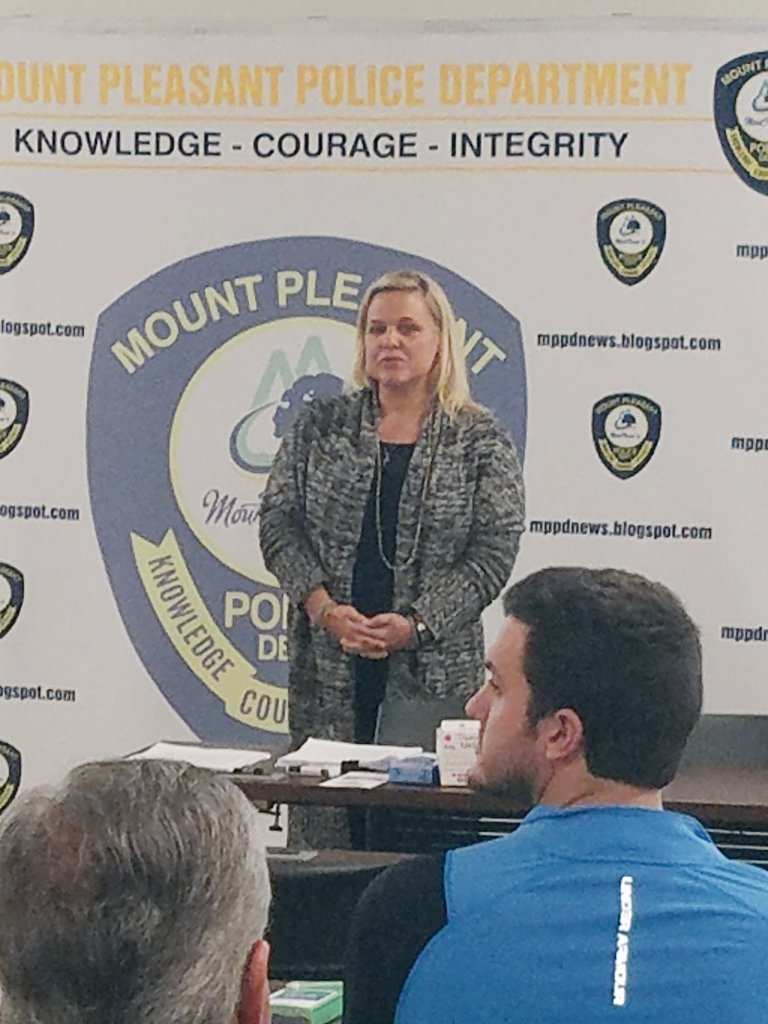 MPPDWinstead's tweet image. Wonderful community training event  held by The Charleston Center and Wake Up Carolina at the MPPD. #THEFIRSTSTEPPROGRAM