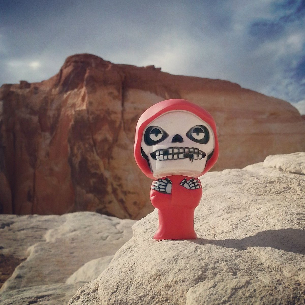 chesypoof's tweet photo. Crimson Rocks
#misfits #crimsonghost #fiend #fiendclub #toyphotography #toyphoto #toyography #toy #epictoyart #funkogram #funkography #funkophotography #funkofunatic #funatic #funko #pop #funkopop #originalfunko #valleyoffire #nevada #hiking #vaulted #rarepop #vaultedpops https://t.co/gZaJEl6EH5