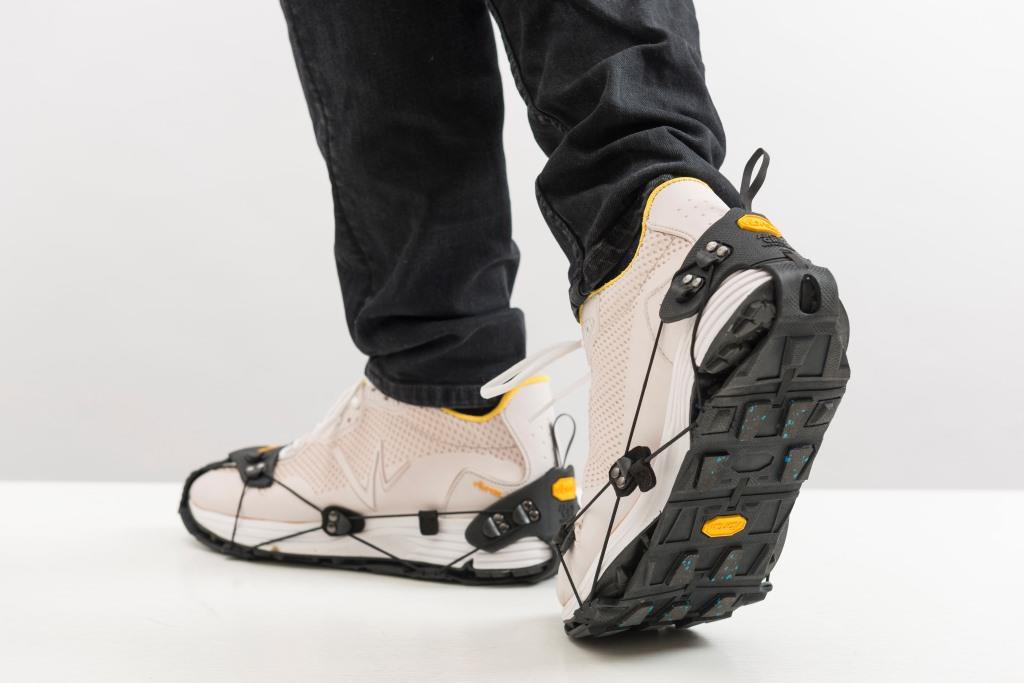vibram's tweet photo. Easy steps for great performances!
#PortablePerformanceSole is our secret to improve your grip in case of wet ice conditions, anytime you need it!
Discover it at https://t.co/iT3r998uXS https://t.co/UpWKHIdfY4