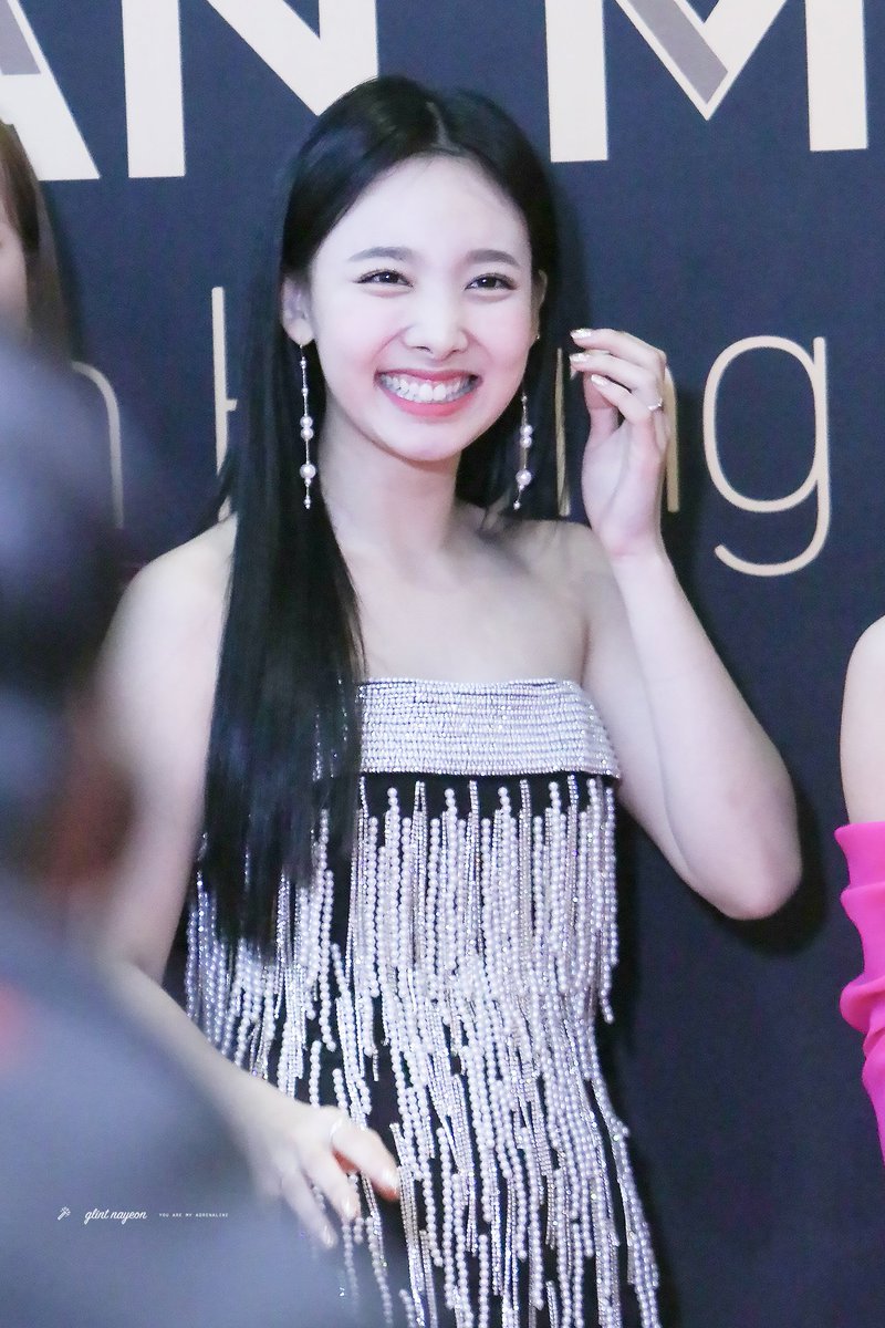 181214 MAMA 레드카펫
You are the reason I'm smiling🖤
#트와이스⁠ ⁠ #TWICE⁠ ⁠ #나연 #NAYEON
<a href="/JYPETWICE/">TWICE</a>