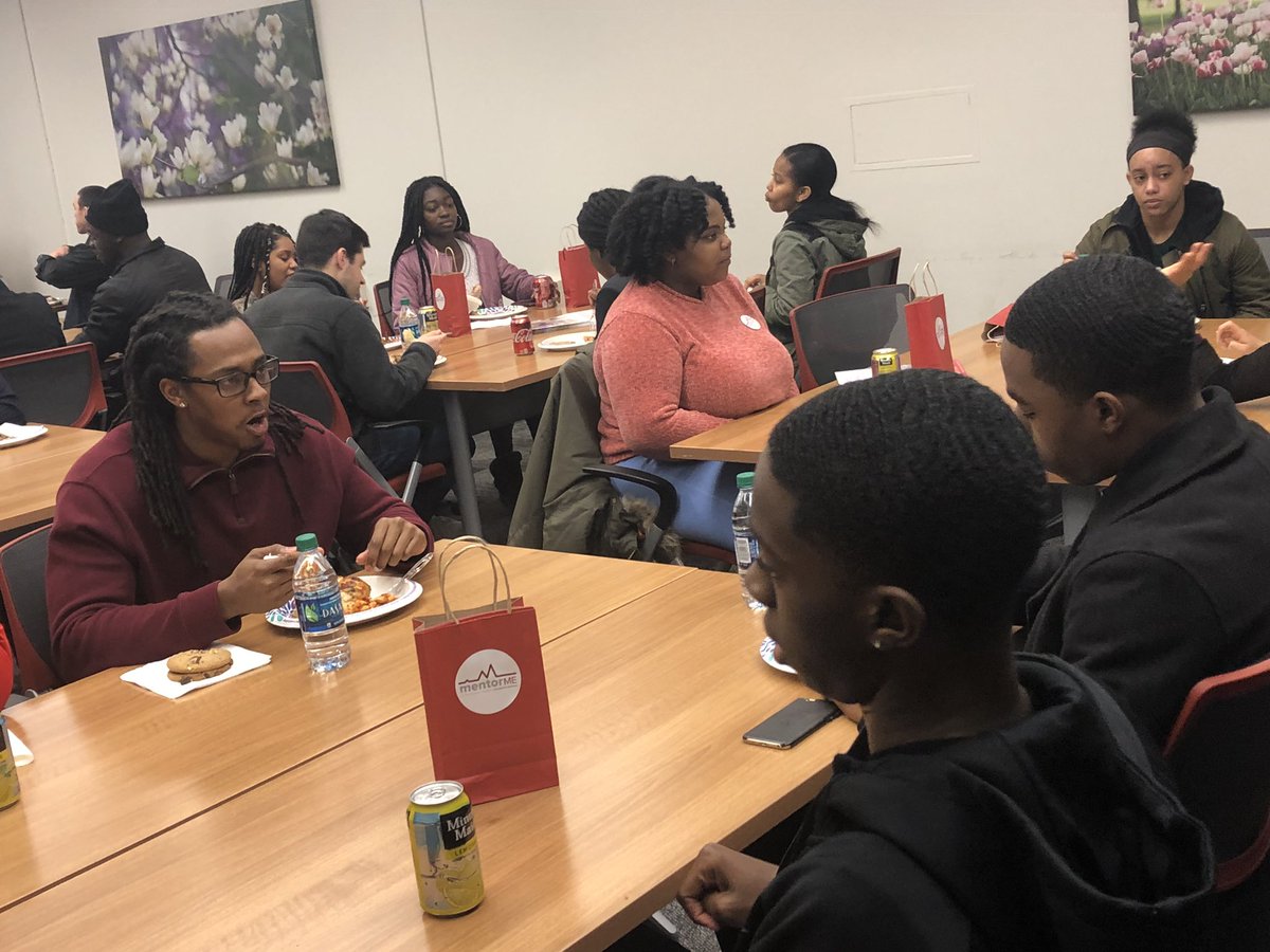 mentormeosu's tweet photo. Our medical student mentors connecting with their HS mentees “he said he played 2k I knew he was cool” @WhatsUpDoc_21  mentee was excited to meet him after they connected via email #theycantbewhattheycantsee #mentorsmatter #reachbackpullforward #sankofa https://t.co/9y1fpmjO9W