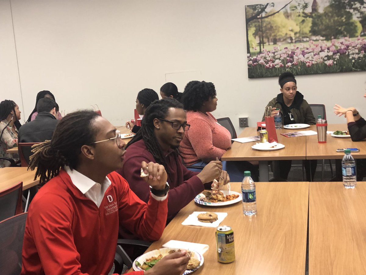mentormeosu's tweet photo. Our medical student mentors connecting with their HS mentees “he said he played 2k I knew he was cool” @WhatsUpDoc_21  mentee was excited to meet him after they connected via email #theycantbewhattheycantsee #mentorsmatter #reachbackpullforward #sankofa https://t.co/9y1fpmjO9W