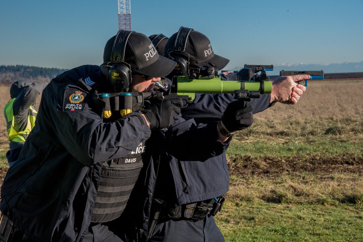 joindpd's tweet image. Trainers prefer sunny &amp;amp; cold! Patrol officers learning to use projectile launchers as a less lethal option during high risk #realitybasedtraining days. #communitysafety #equipment #careerlikenoother #joinus #LawEnforcement #ThinBlueLine joindpd.ca @deltapolice 🇨🇦