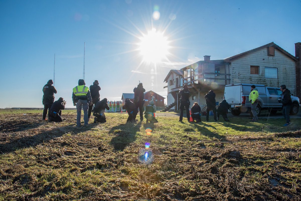 joindpd's tweet image. Trainers prefer sunny &amp;amp; cold! Patrol officers learning to use projectile launchers as a less lethal option during high risk #realitybasedtraining days. #communitysafety #equipment #careerlikenoother #joinus #LawEnforcement #ThinBlueLine joindpd.ca @deltapolice 🇨🇦