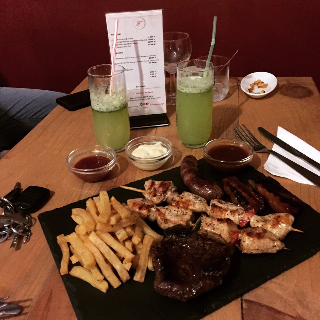 Tennesseeivato's tweet photo. Au cas où vous l'avez raté voici le #mixgrill .. pour vos soirées entre amis, en famille .. #eaters #meat #grill #tennesseeloungeivato https://t.co/9jycjMLNvD