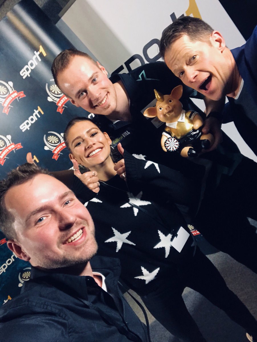 janawosnitza's tweet photo. Congrats @maximiser180! Der erste deutsche Sieg bei der #DartsWM. 🇩🇪💪🏼 @SPORT1 @MoBlume @SBanderm @BastiSchwele https://t.co/nzHllnLPkj