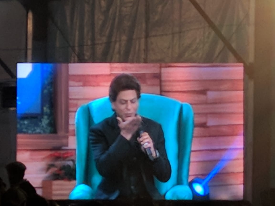 SRKUniverse's tweet image. A Kiss For You From The Baadshah Himself! ❤️❤️
#6DaysToZero