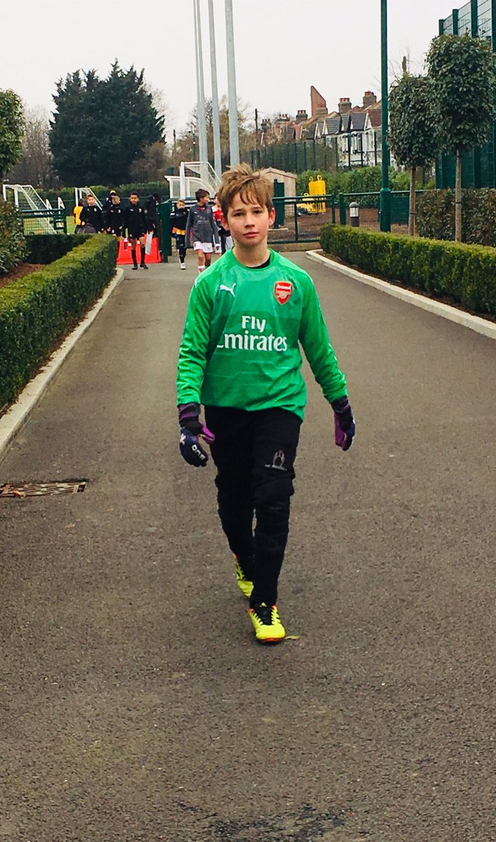 First game for arsenal today, great win too... had something to do with the gloves 🧤🧤🧤<a href="/TheOneGloveCo/">The One Glove Co</a>
