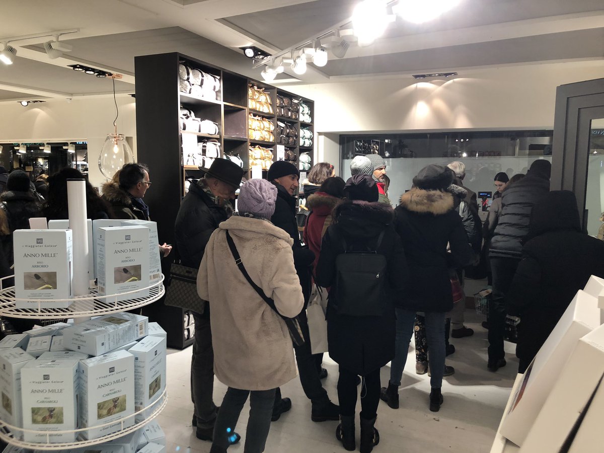 mgasbarrino's tweet photo. Al #VGTemporary2018 #ilviaggiatorgoloso di CSo #Garibaldi oggi ci hanno saccheggiato!! https://t.co/cMPgmUkhv8