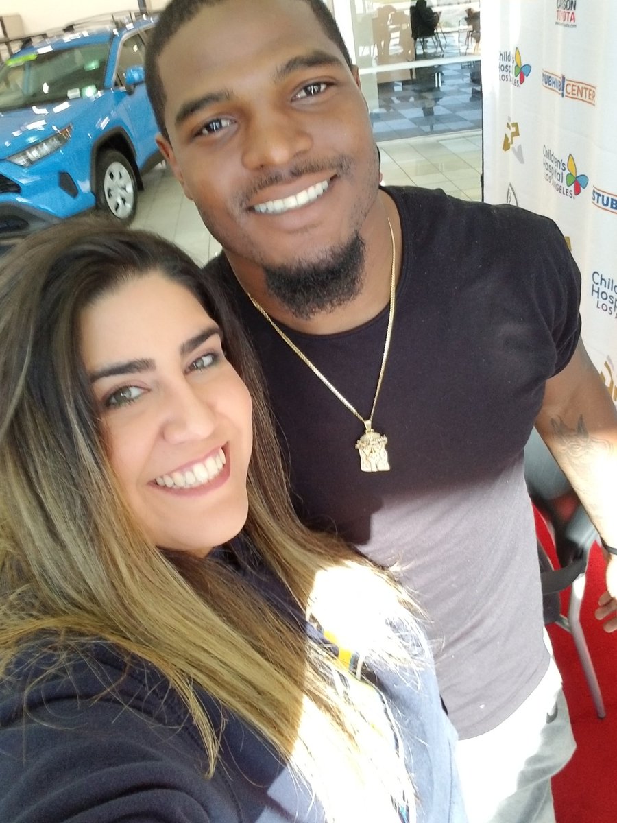 beautyandbolts's tweet photo. Hanging with Perryman... @D_Perryman52
Get well soon! We miss you!! #lachargers #chargers #repthebolts #boltpride https://t.co/NhOvJWmRqg